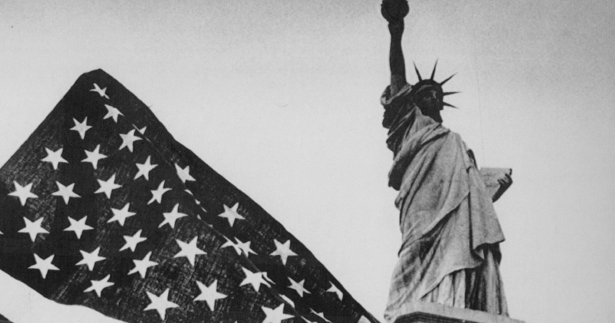 HuffPost Books (@huffpostbooks) on Twitter photo Read these books about America's dark past so we never repeat it: huff.to/1ZBlxwl via <a href="/claireefallon/">claireefallon.bsky.social</a> Read these books about America's dark past so we never repeat it: huff.to/1ZBlxwl via <a href="/claireefallon/">claireefallon.bsky.social</a>
