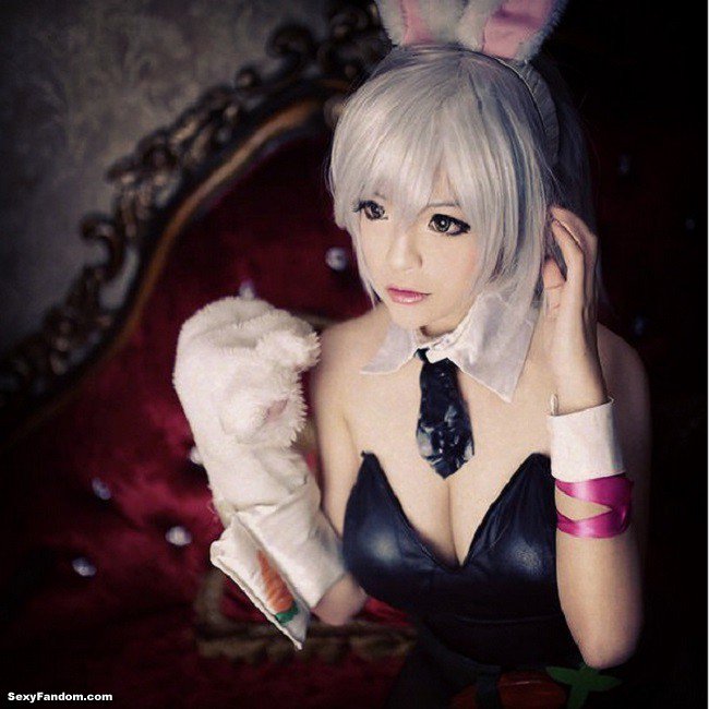 Battle Bunny Riven Cosplay