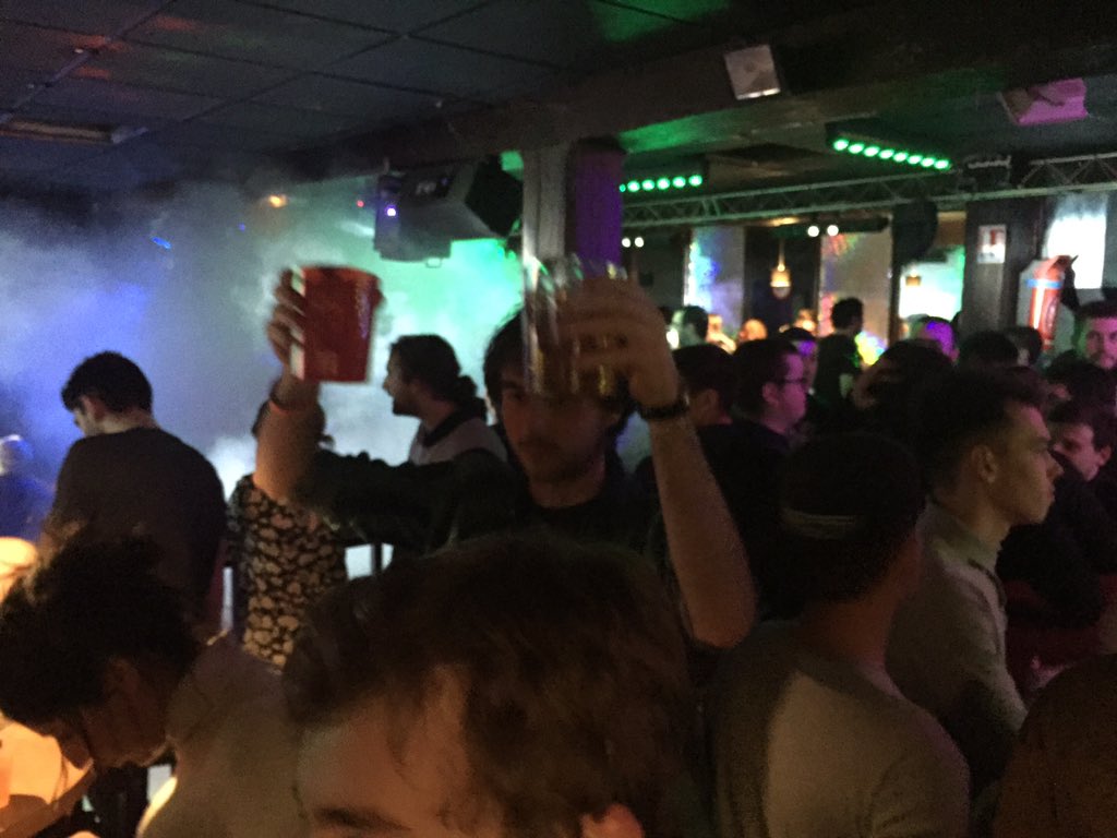 Matth_Ftw's tweet photo. Après on dit que les geeks sont le genre de personnes qui ne sortent pas de chez eux ! La preuve que non 😂 #BestFact https://t.co/7VKTORuwnL