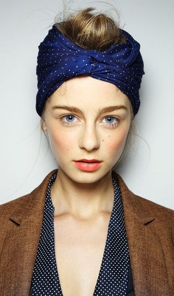 YouCamApps's tweet image. The best way to re-purpose winter scarves #styleSource || Pinterest#beauty #fashion #headscarf