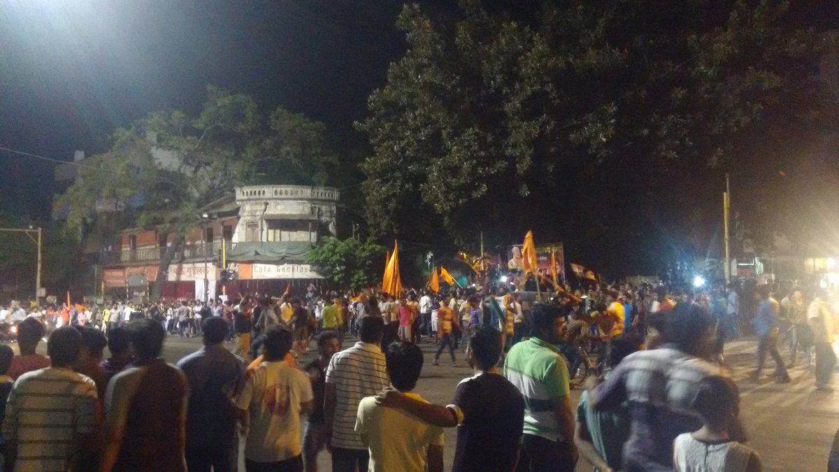 FakeGladiator's tweet image. Crazy scenes at Goodluck Chowk, FC Road. Its a joy to watch the euphoria among the public! #Pune #IndvsAus