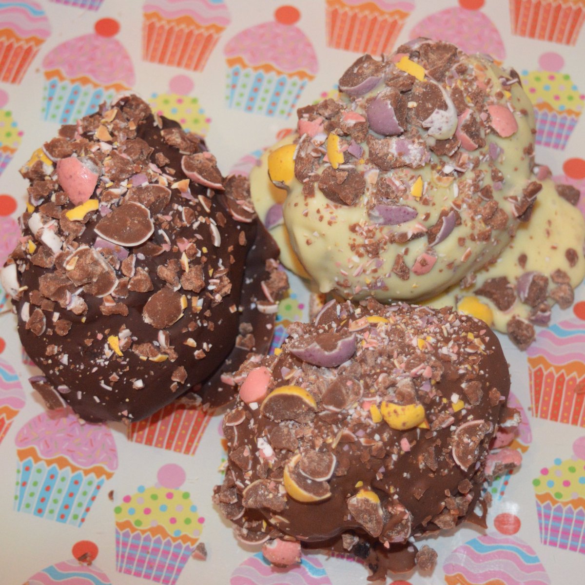 _cakekara's tweet photo. Easter eggs-Creme egg, Oreo truffle, chocolate, mini eggs🍫🐣 https://t.co/t134KMVHE7