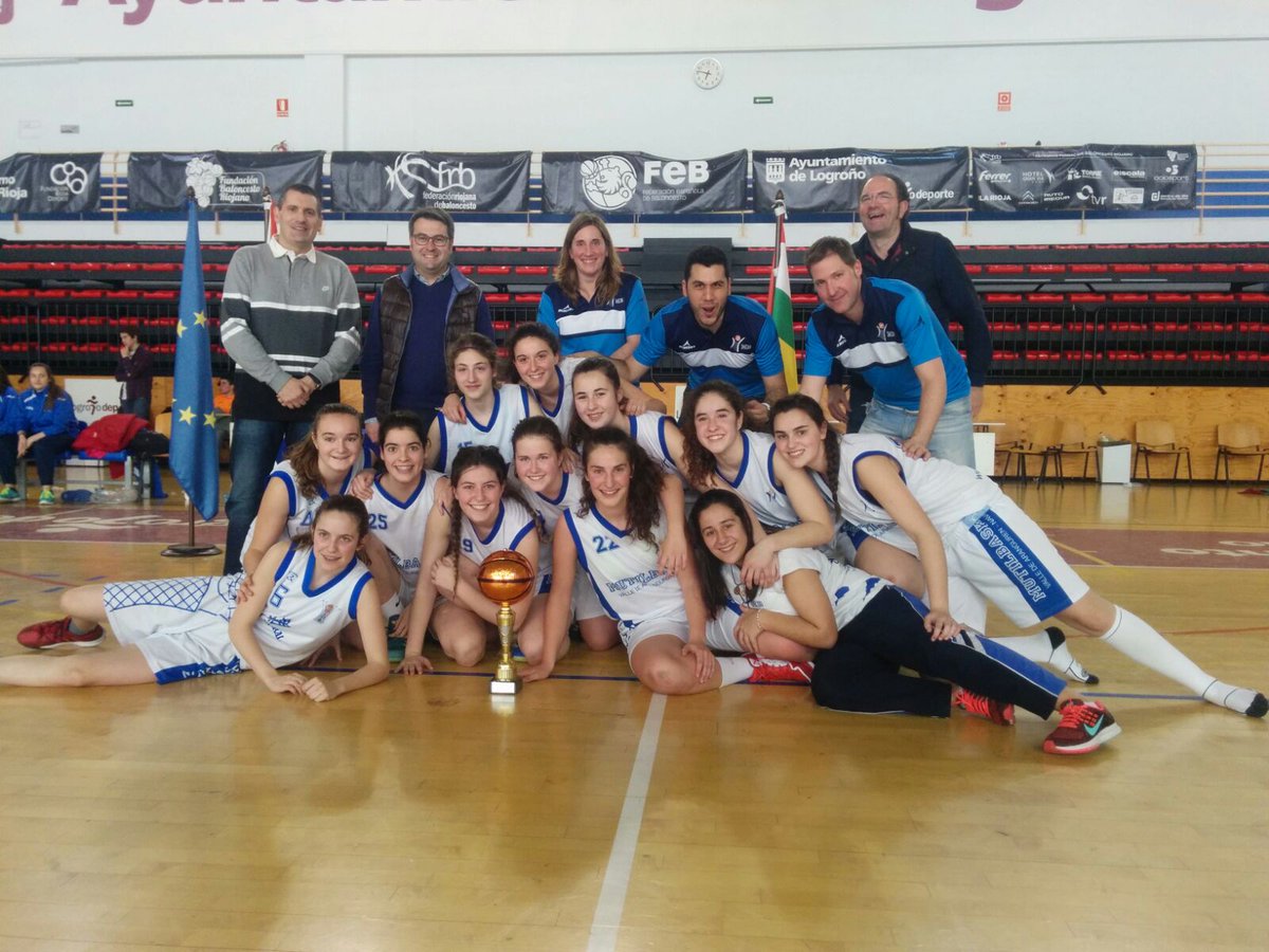 miriamrecarte's tweet photo. Muy orgullosa de este equipo! #campeonas #mutilbasket https://t.co/OKw5hrr3cA