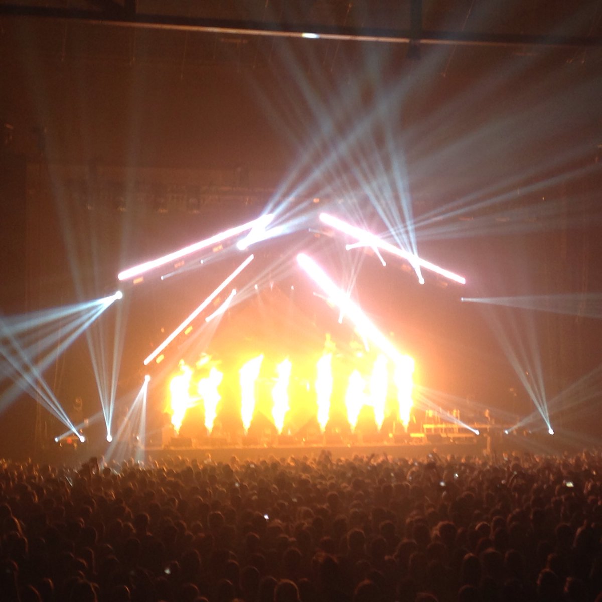 ALWaterloos's tweet photo. WOAAW! #fire at the @KygoMusic show in #Amsterdam @HMH https://t.co/IPBWKsrxLg