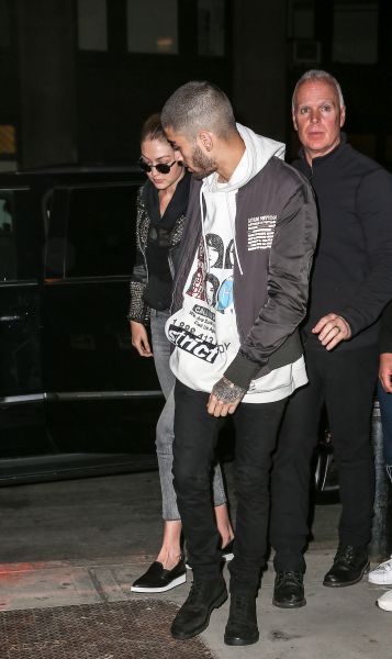Polish1DUpdates's tweet photo. Zayn i Gigi w NYC, 26.03.16 #Directioners #BestFanArmy #iHeartAwards #5 https://t.co/yzCTeKTrDs