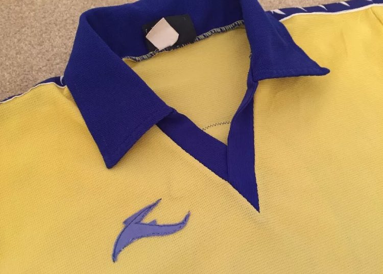 ReadingFCShirts's tweet photo. This wonderful vintage match worn 1970s #readingfc match shirt (and shorts!) on ebay now https://t.co/2Rt6neQlHS https://t.co/G83vqJ3D7N