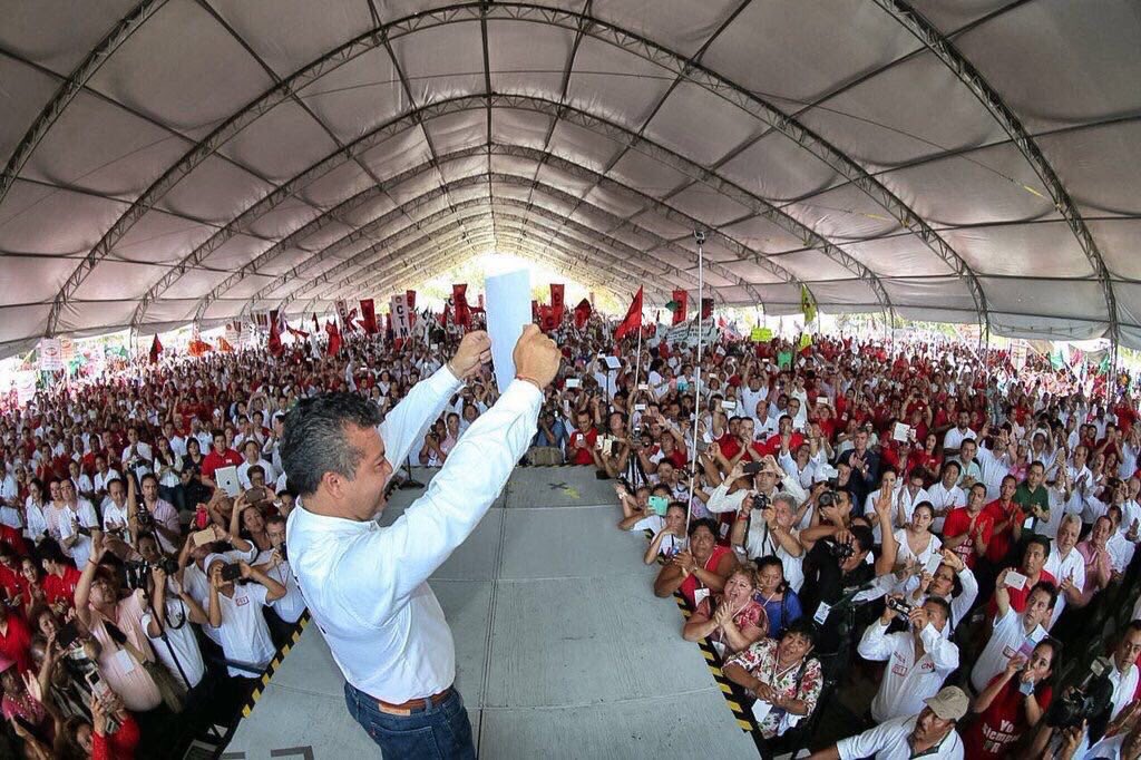 Miles de priistas respaldan a <a href="/MauricioGongora/">Mauricio Góngora</a> candidato único de <a href="/PRI_Nacional/">PRI</a> al <a href="/GobEdoQRoo/">Gob. Quintana Roo</a> #MauricioGobernador