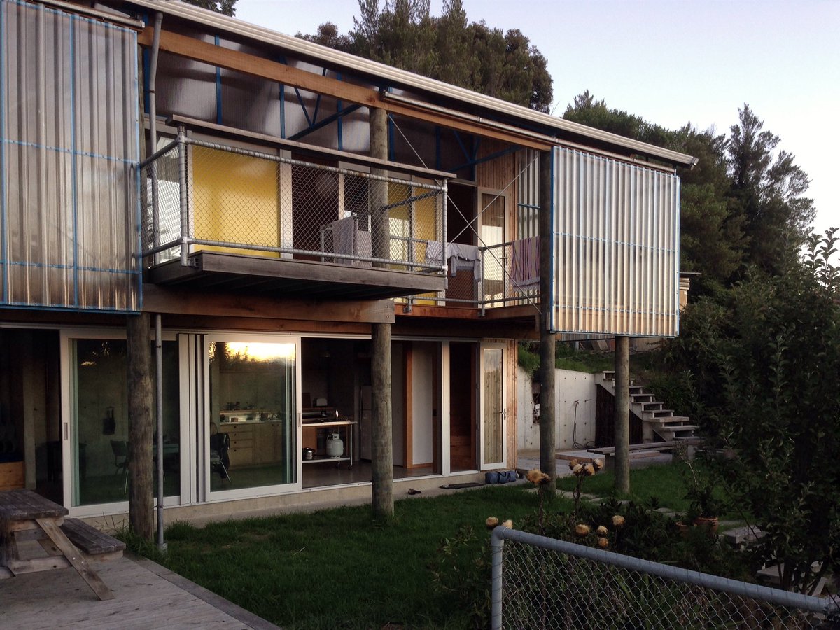 thomasseearbudd's tweet photo. Morning Whanganui , life's not bad in a dog box @NZIArchitects https://t.co/CN5FcQp3jU