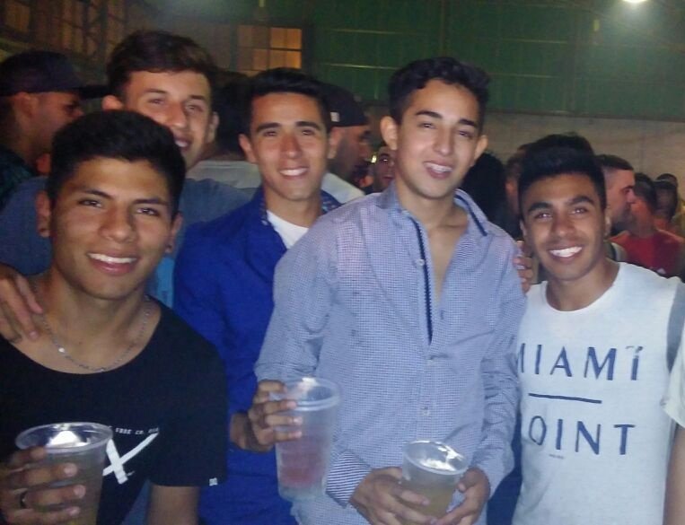 enzovilta's tweet photo. Los de siempre #Hermanoos https://t.co/YuQ3msRPun