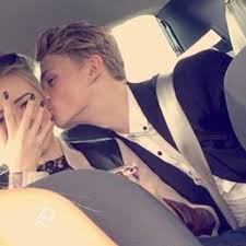 _chloelindsay_'s tweet photo. https://t.co/AzLe9EbDtL