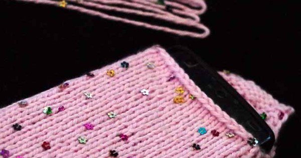Jessie_AtHome's tweet photo. Knit a phone cozy with pizzazz #KnitFun with @stitchstud https://t.co/7FPpgMy1GQ https://t.co/Q2KYGB74nS