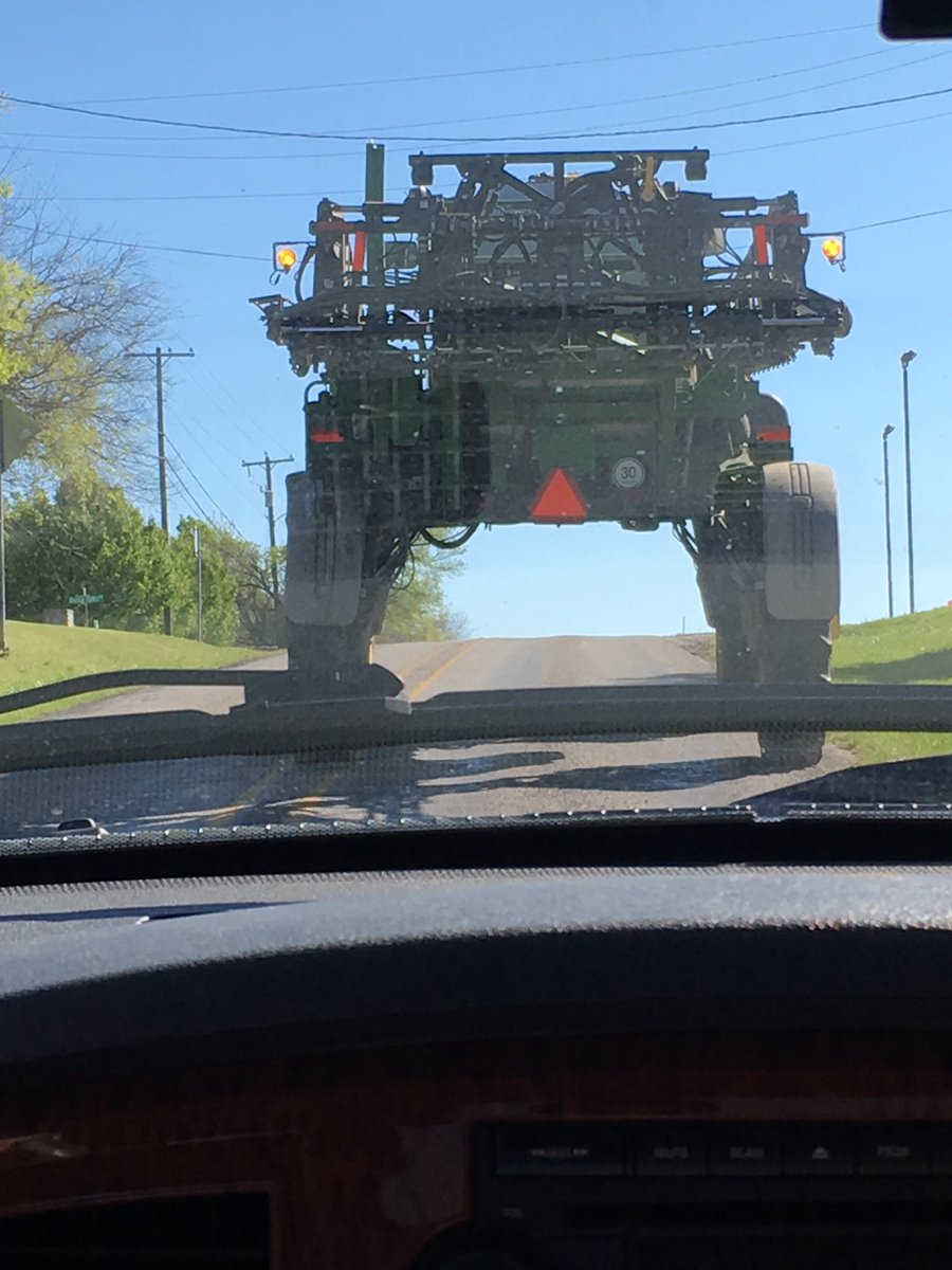 mathisj10's tweet photo. Sweet lift bro #smalltownproblem https://t.co/g2cvPRskPo