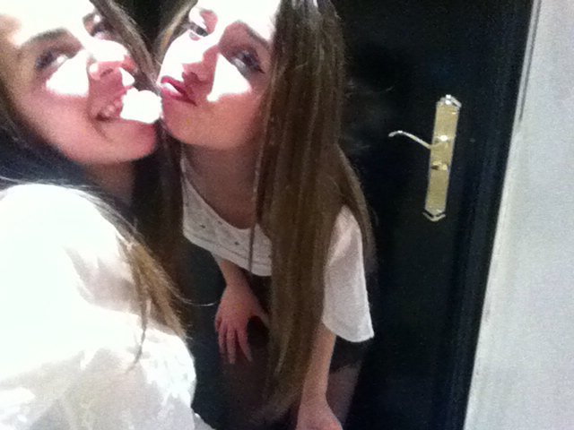 andrea_ch74's tweet photo. Desfase😂😂😂😂😂 #CAQC #MiCarre #HolaSoyGemaQuieresTema #Masticala #TeQuierooooo💞 @martaa_gallegoo https://t.co/bG1xGp3r6d