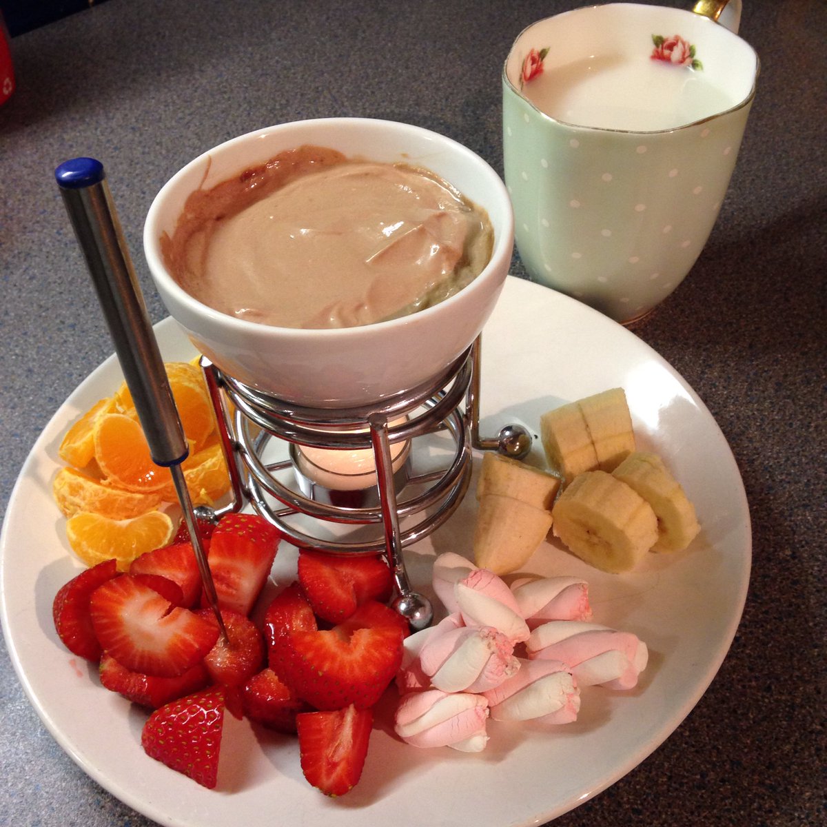 RECOVERY_ASSETS's tweet image. My @SlimmingWorld chocolate fondue dessert - all on plan and a real treat on #EasterSunday