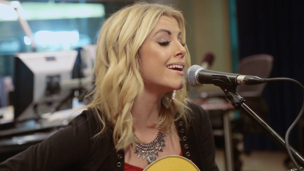 RDCountry's tweet photo. NEW VIDEO! Watch @lindsayell put her own take on @justinbieber's #LoveYourself! https://t.co/IVDHOf0MEt https://t.co/N5FCnhrVlB