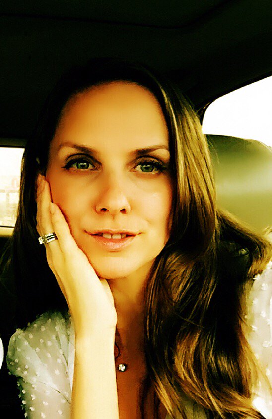 diary_thin's tweet image. Brett Suzanne22 mins · Driving home and the sun came out for just a moment.  Lovely Easter with family.  Thankful!