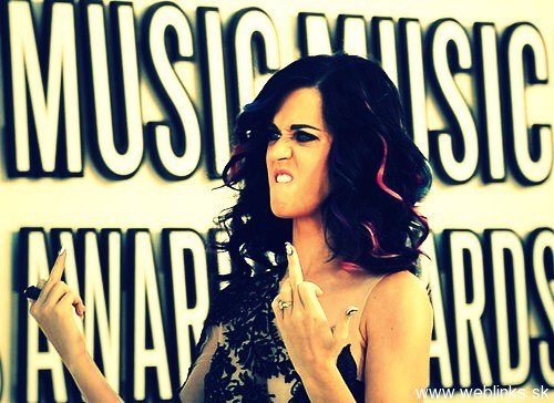 AlissiaPerry's tweet photo. KC when we see other Fans tweeting about new song!And @katyperry when she saw how boring we R w/ new album! #Joke 💁 https://t.co/Id9ToQGTtT