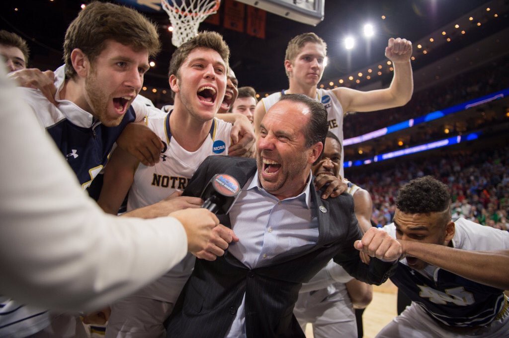 WeAreNDFans's tweet image. Retweet if you want Notre Dame to beat UNC Tonight!!! #GoIrish🍀