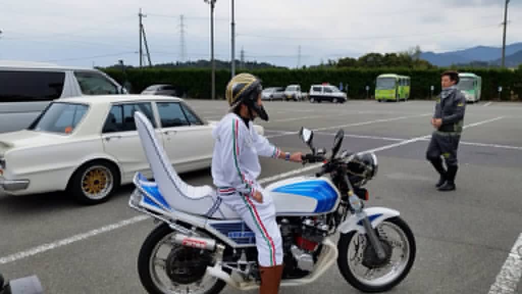 白と青のマッチが最高ですね！！ 3段シートのバランス最高です