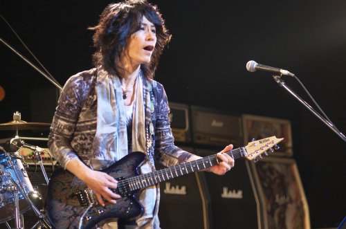 身長体重は Sakiは英語ペラペラ 聖飢魔ii ルーク篁との関係性も ガールズバンドどっとねっと