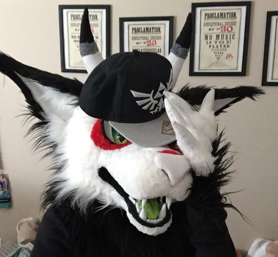 ALLOSAUREX's tweet photo. 🌭🍟🍔 #dorimutt #monstermutt #demondoge #fursuit #fursuiting #fursona #dootdoot https://t.co/ojl2zlxvqK