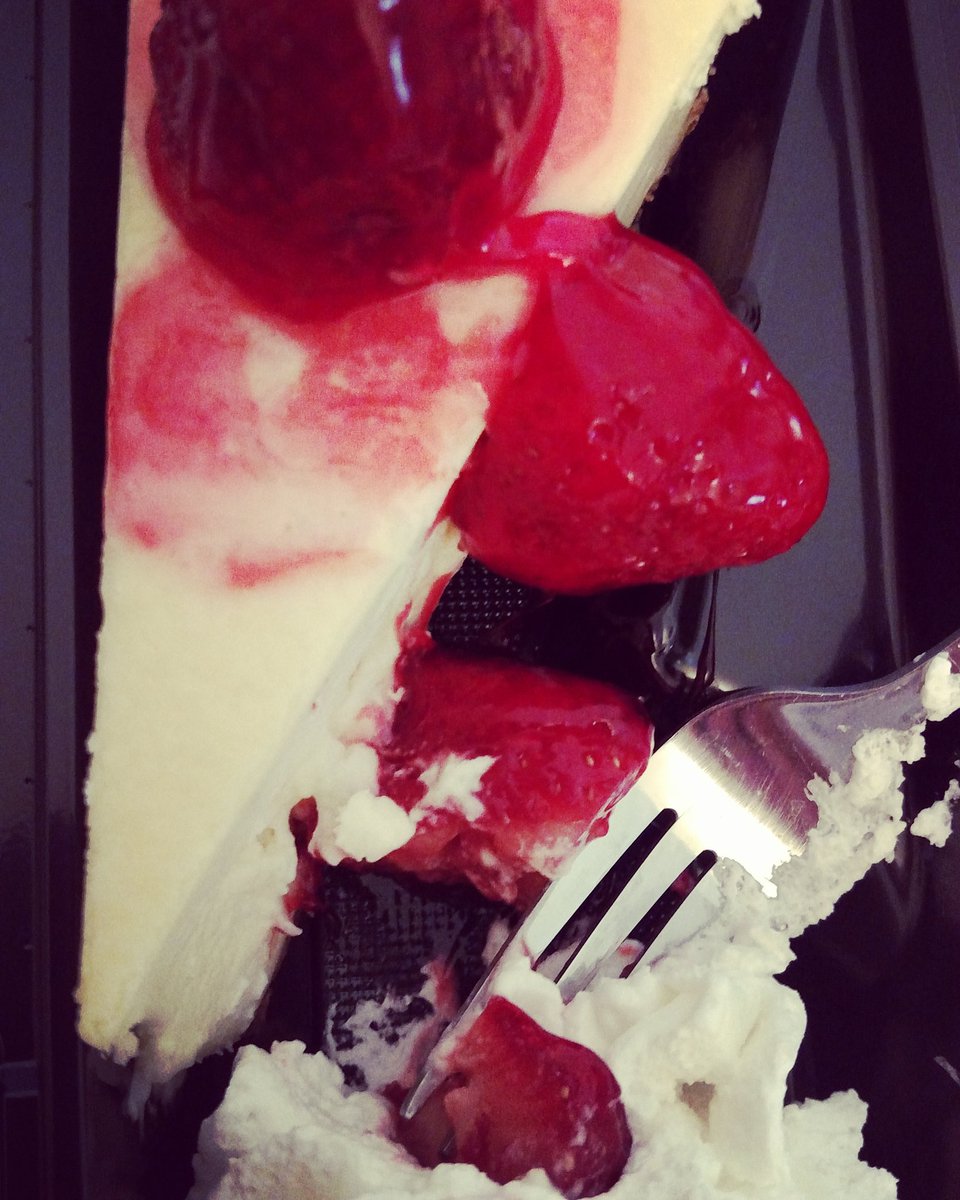 annchsc04's tweet photo. Easter dinner #cheesecakefactory #yummo :-P https://t.co/Ejrt8tkI5R