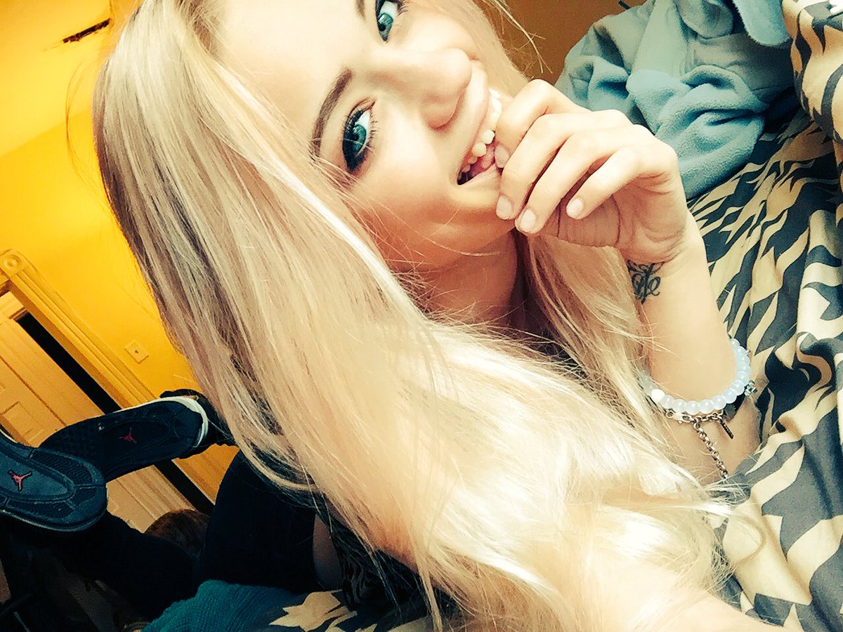Baez4Dayz's tweet photo. #BaeAF Such a cutie @alexgreyxxx https://t.co/DW8te831fQ