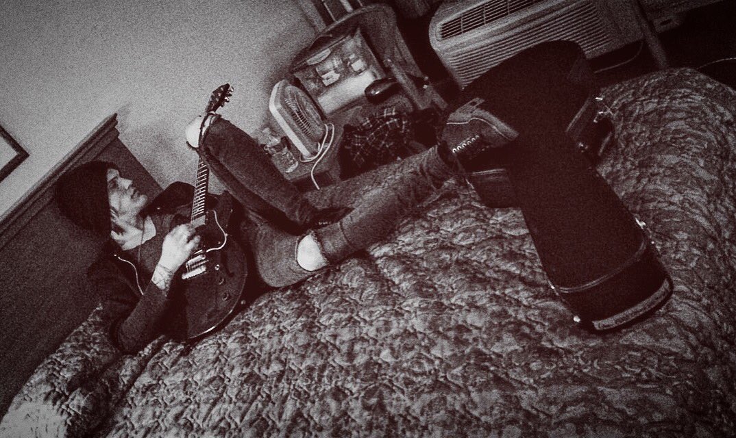 _billycox's tweet image. Practicing my pick slide.