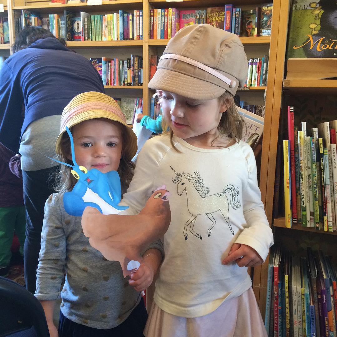 Fun__Pixel's tweet image. Little ones enjoying our puppets at @FolioSF Books