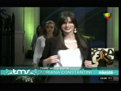 dannu66's tweet photo. @laurivarola Preciosa! #Desfile #TigreModaShow @AmericaTV https://t.co/duAmKcS2Y8