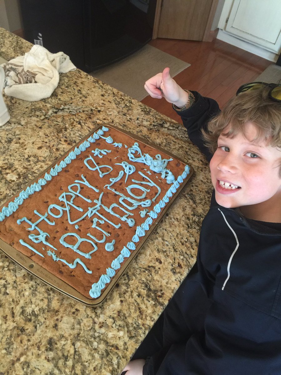 chode_69's tweet photo. My cousin turns 8 today so he made this extra shitty looking cookie cake #hbd https://t.co/EWd5AqUFKe