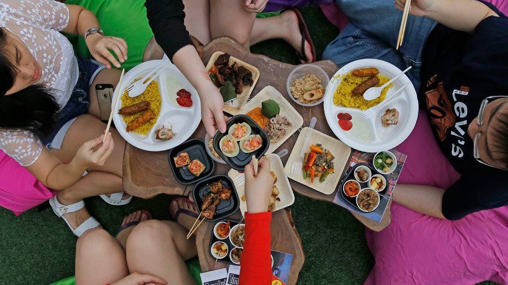 TimeOutPenang's tweet photo. Chill out over good food and music at Penang Food Village on Saturday https://t.co/RP8HSLziLY https://t.co/hd23CQ96B2
