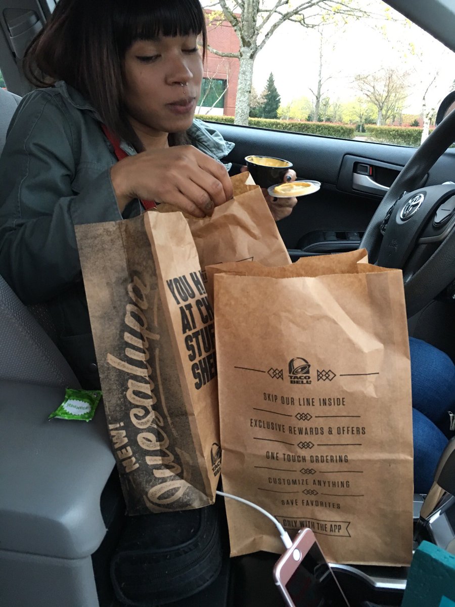 RachaelLucille's tweet photo. sometimes as a mom you feed your family @tacobell and β‘it a lot #stillcraving #hopefullynotpreg https://t.co/PTvoUEJOEF