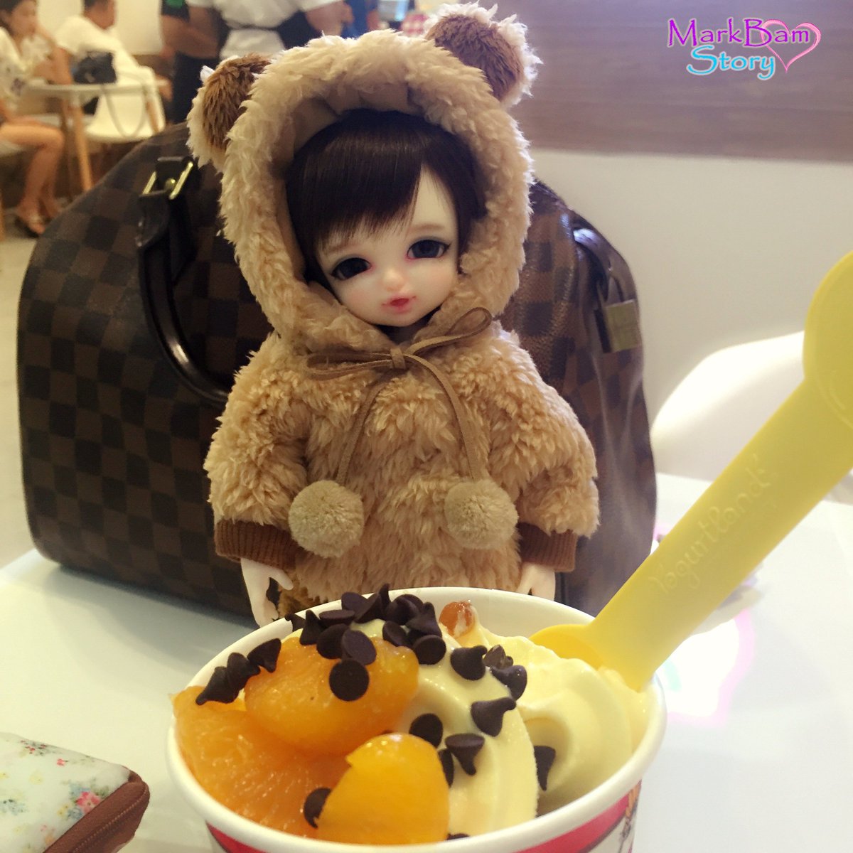 MarkBamStory_'s tweet photo. เมื่อหมีเด็กไปกินไอติม ใครก็ห้ามแย่ง
#MarkBamStory https://t.co/vHovgtEQVW