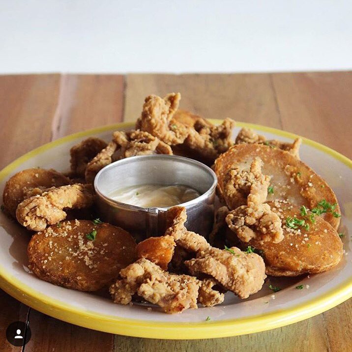 hqmanila's tweet photo. If you're done fasting, we're just here waiting! Try our Mojos&amp;Chicken Skin for a perfect snack while playing games! https://t.co/ufZxew8RwF