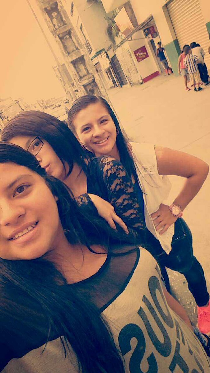 paulastephania3's tweet photo. 😍😘😙 NOSOTRAS BELLAS #selfieporsebas  @villalobossebas  😀😘❤💜💜
Sebasss😍😍😍 https://t.co/biVgA9zLqJ
