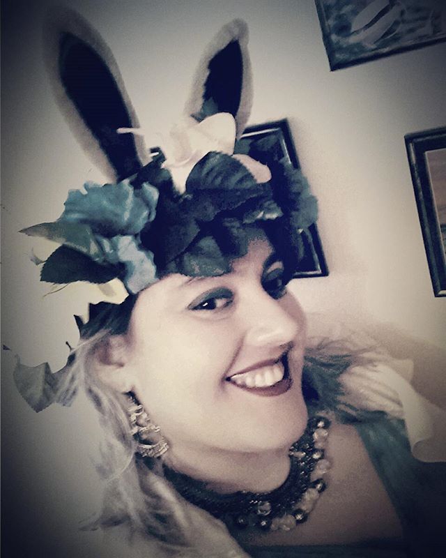 Ylluria's tweet photo. Hoppy #Easter, everybunny! ♥♥
#HappyEaster #bunny #rabbit #flowers #bunnyears #rabbitears #Eoster #Ostara #Ishtar https://t.co/Njh8O7DXLB