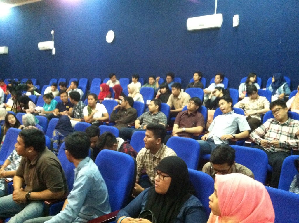 mnctrijayafmsmg's tweet photo. #primetopic "1 Toko modern membunuh 10 toko kecil masy" &amp;FEBUndip akan terbitkan BukuPutih Panduan pengembangan UMKM https://t.co/xcAF3ztitk