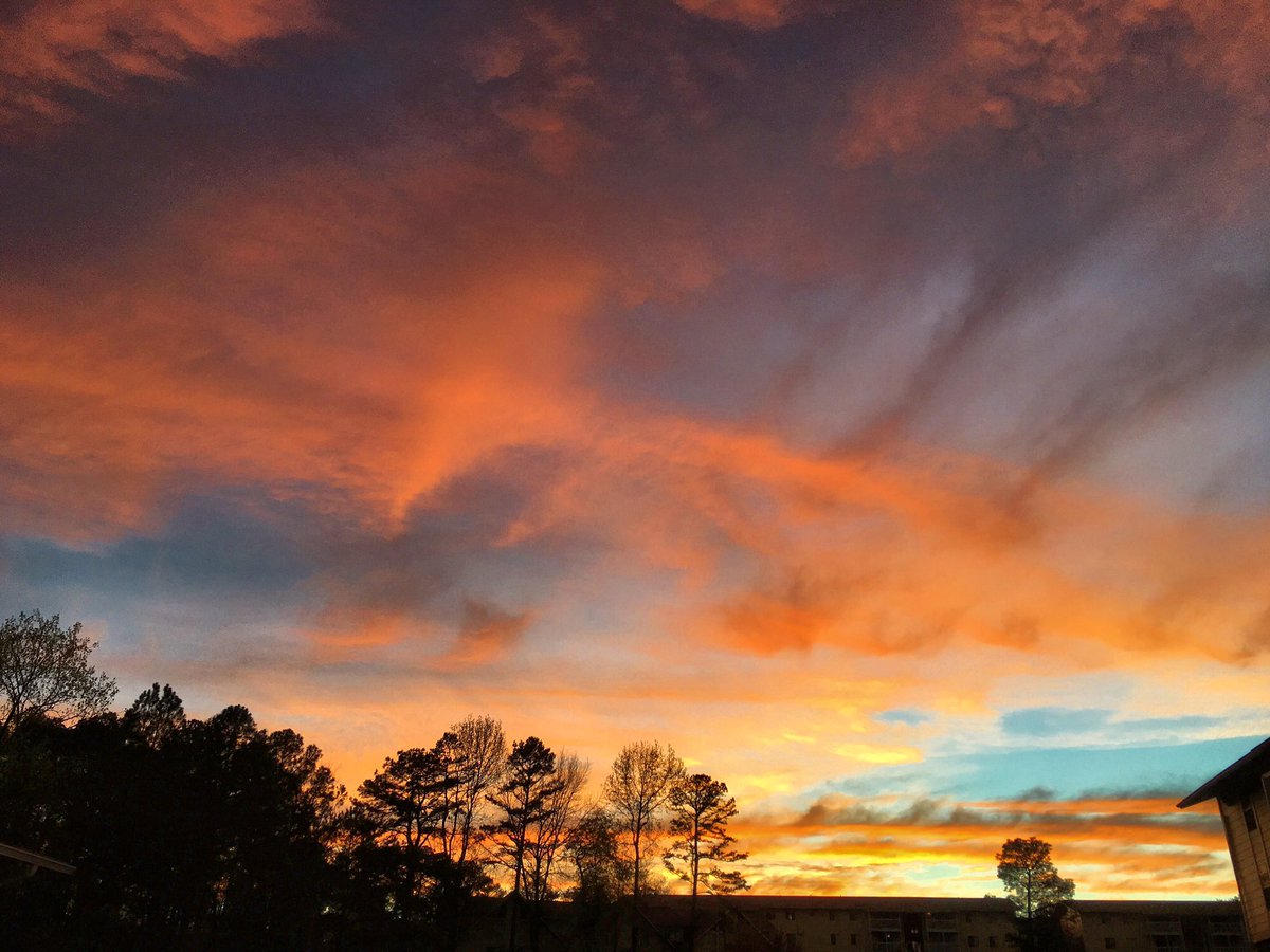 joeyamberson's tweet photo. @spann @MegTom_WX Easter Sunset from Homewood https://t.co/LMmmoCvjxW