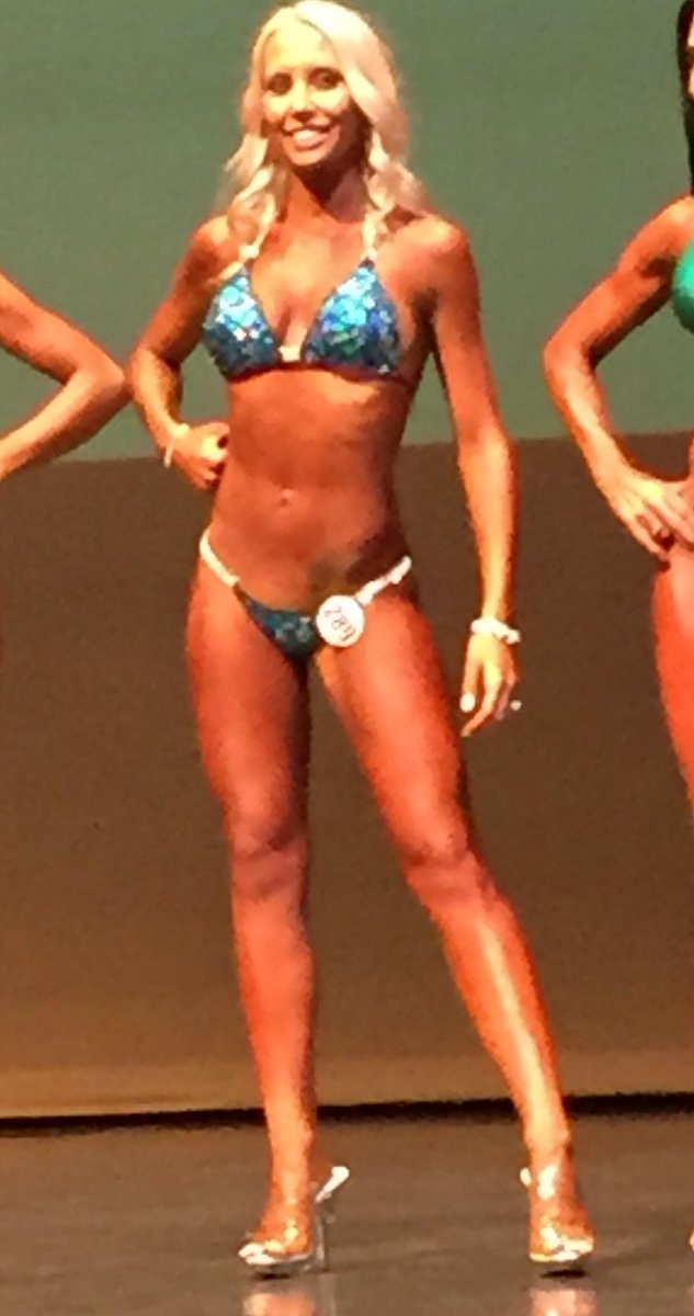 chelciehall's tweet photo. Fan girling so hard right now and missing my #bestie #lbmc2016 #shesawinner @BreeAnnaLee8 https://t.co/llJqO1jRPA