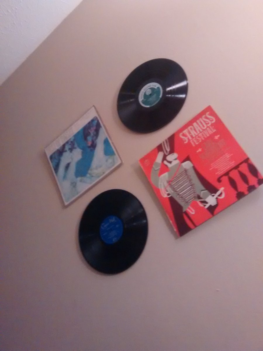 minimal_muse's tweet photo. New wall decor... #winning https://t.co/j3bwZr4uhk