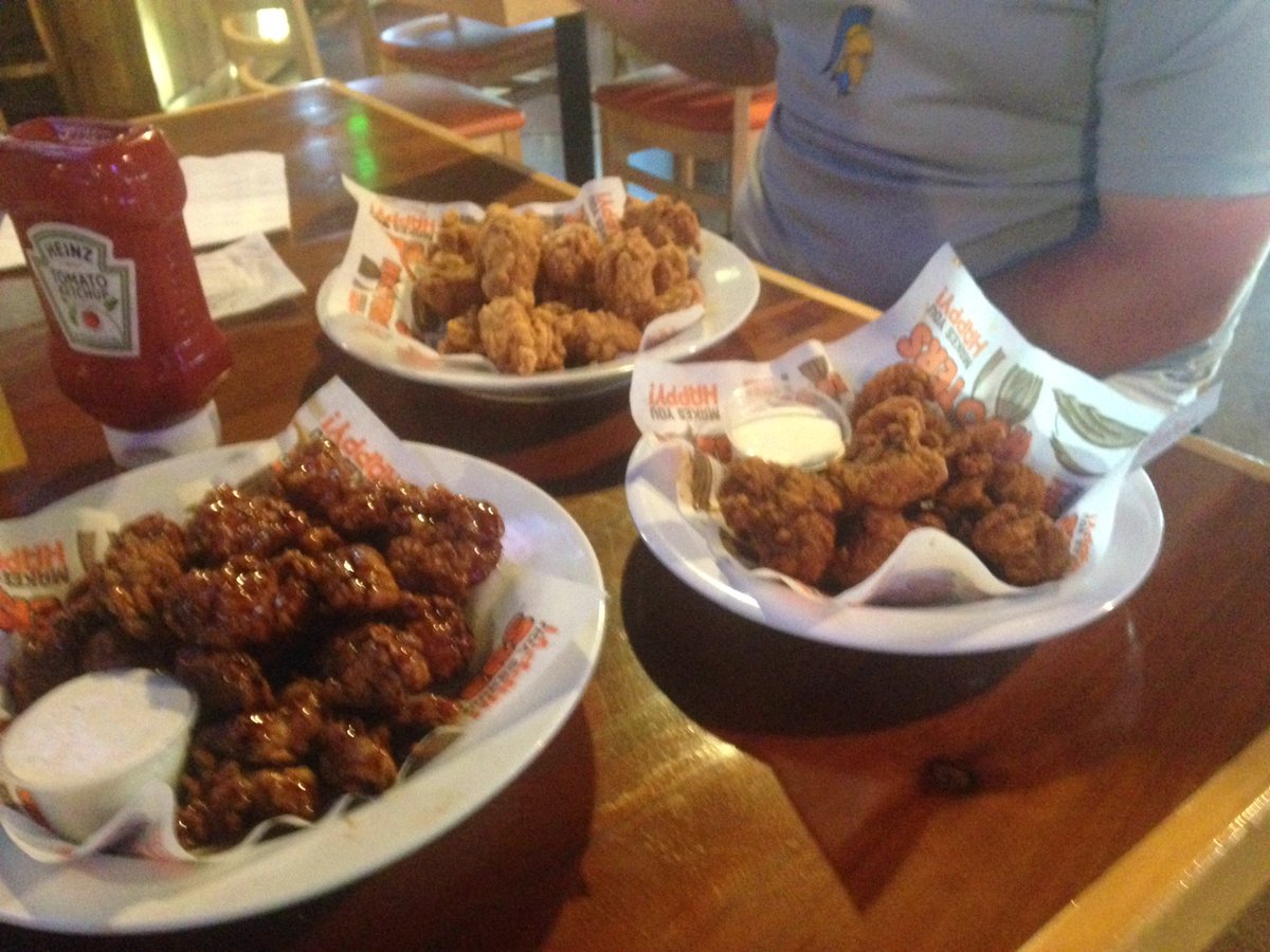 CoachYeisley's tweet photo. Wings have arrived! Has vowed 2 finish them by 7:00 pm PST. Can he do it? Stay tuned to find out! #WingChallenge2016 https://t.co/hXMNLqYsGB