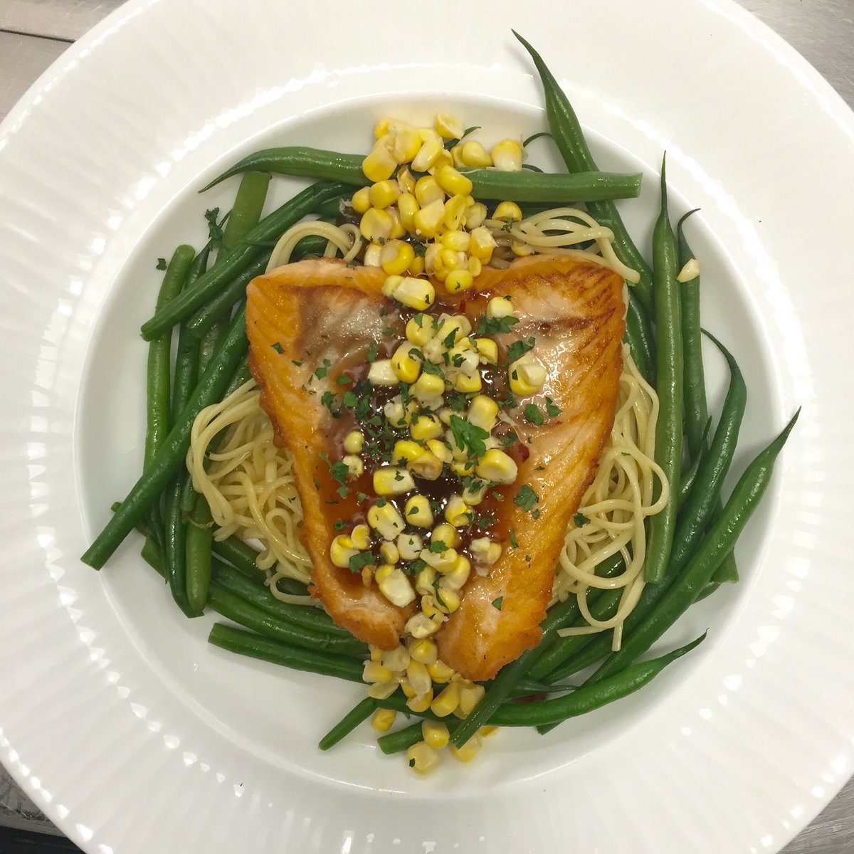 ALexanderRUNWAY's tweet photo. Salmon anyone? #foodie #fishdishes https://t.co/hWAIRW14KI