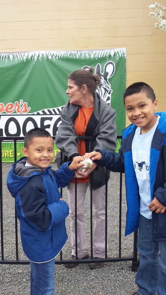 roxi_ordonez's tweet photo. RestonZoo@BarrettAPS @APSface @Lita15Jaldin @KWBPorter @KWBTorres @felisafeliz02 @lsullivan #SpringBrkAps #kwbpride https://t.co/qvMI9fhitA