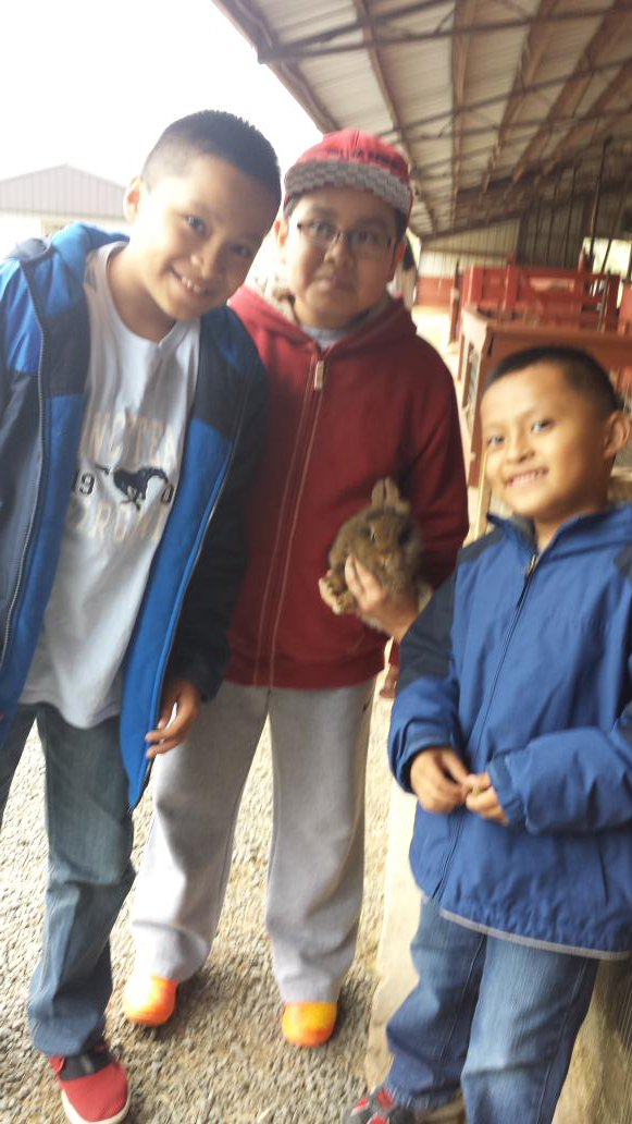 roxi_ordonez's tweet photo. RestonZoo@BarrettAPS @APSface @Lita15Jaldin @KWBPorter @KWBTorres @felisafeliz02 @lsullivan #SpringBrkAps #kwbpride https://t.co/qvMI9fhitA