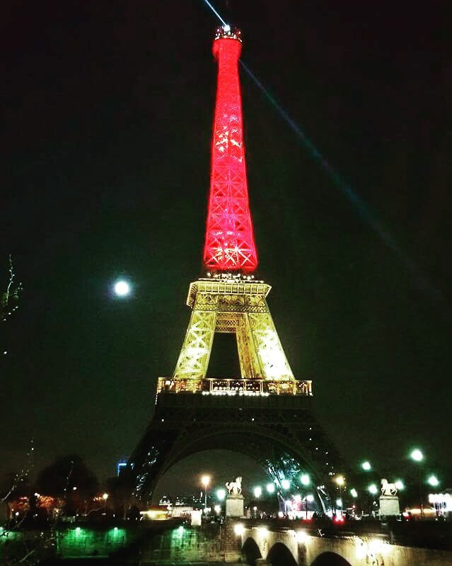 PicsFromEiffel's tweet photo. #belgianflag #eiffeltower #fullmoon #paris by sharathkumaarm https://t.co/r4dmjdG5pR https://t.co/jbv9dfmrk1
