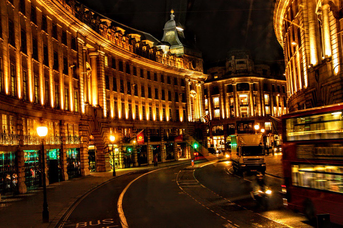 GeorgeMorina's tweet photo. #Photo from #RegentStreet @ night #London #UnitedKingdom #photography © @GeorgeMorina. https://t.co/BWSaqUbiW9