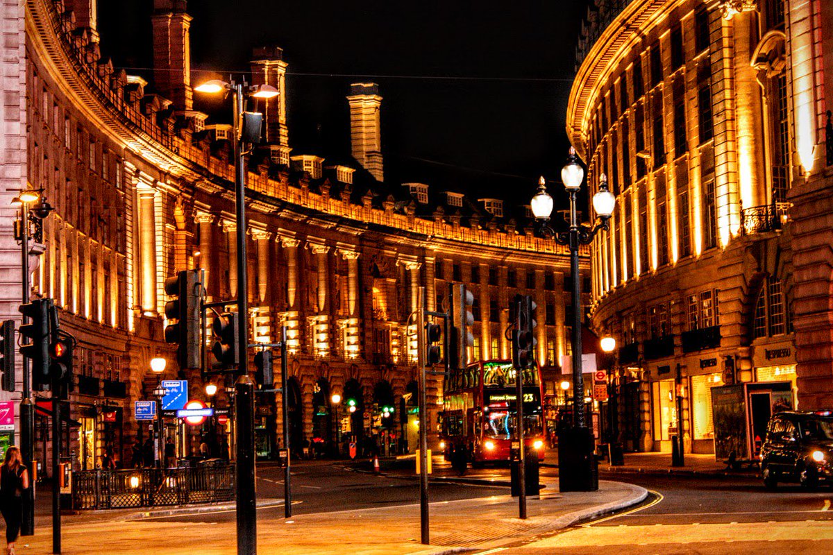 GeorgeMorina's tweet photo. #Photo from #RegentStreet @ night #London #UnitedKingdom #photography © @GeorgeMorina. https://t.co/BWSaqUbiW9