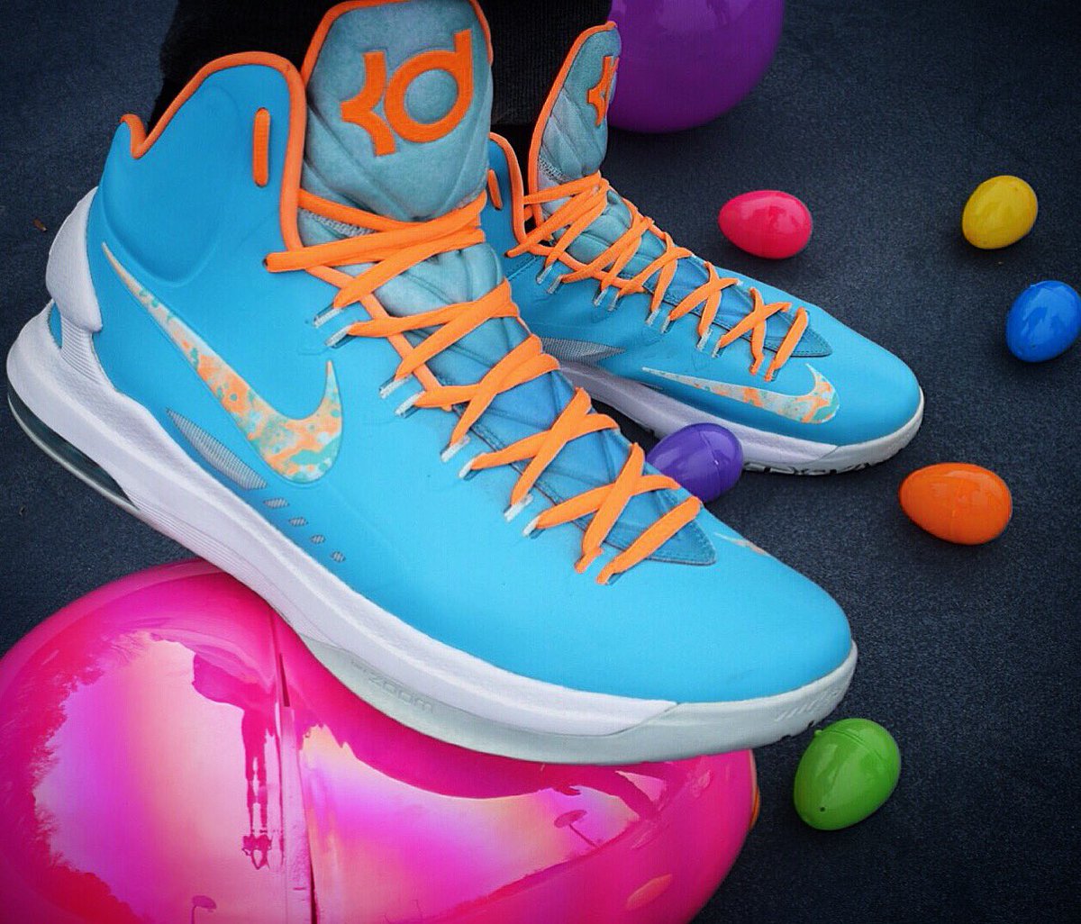 TierneySneakz's tweet photo. Kevin Durant 5 "Easter"
#KevinDurant #NIKE #easterkicks
@KDTrey5 https://t.co/AgW1z5w8gd