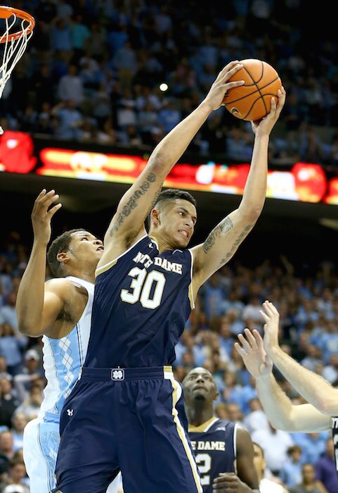 SPORTalkND's tweet photo. Halfway through the 1st and ND lead UNC 25-21! Let's Go #FightingIrish ☘☘ #NDvsUNC https://t.co/hjlh8gpXH9